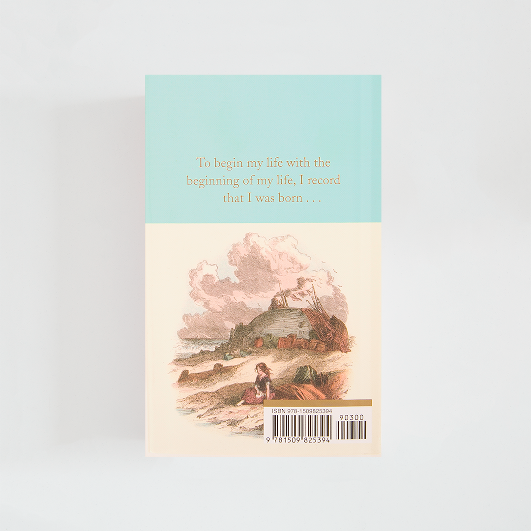 Trasera del libro David Copperfield de Charles Dickens (The Collector's Library) de color celeste acompañada de imagen inspirada en la novela.