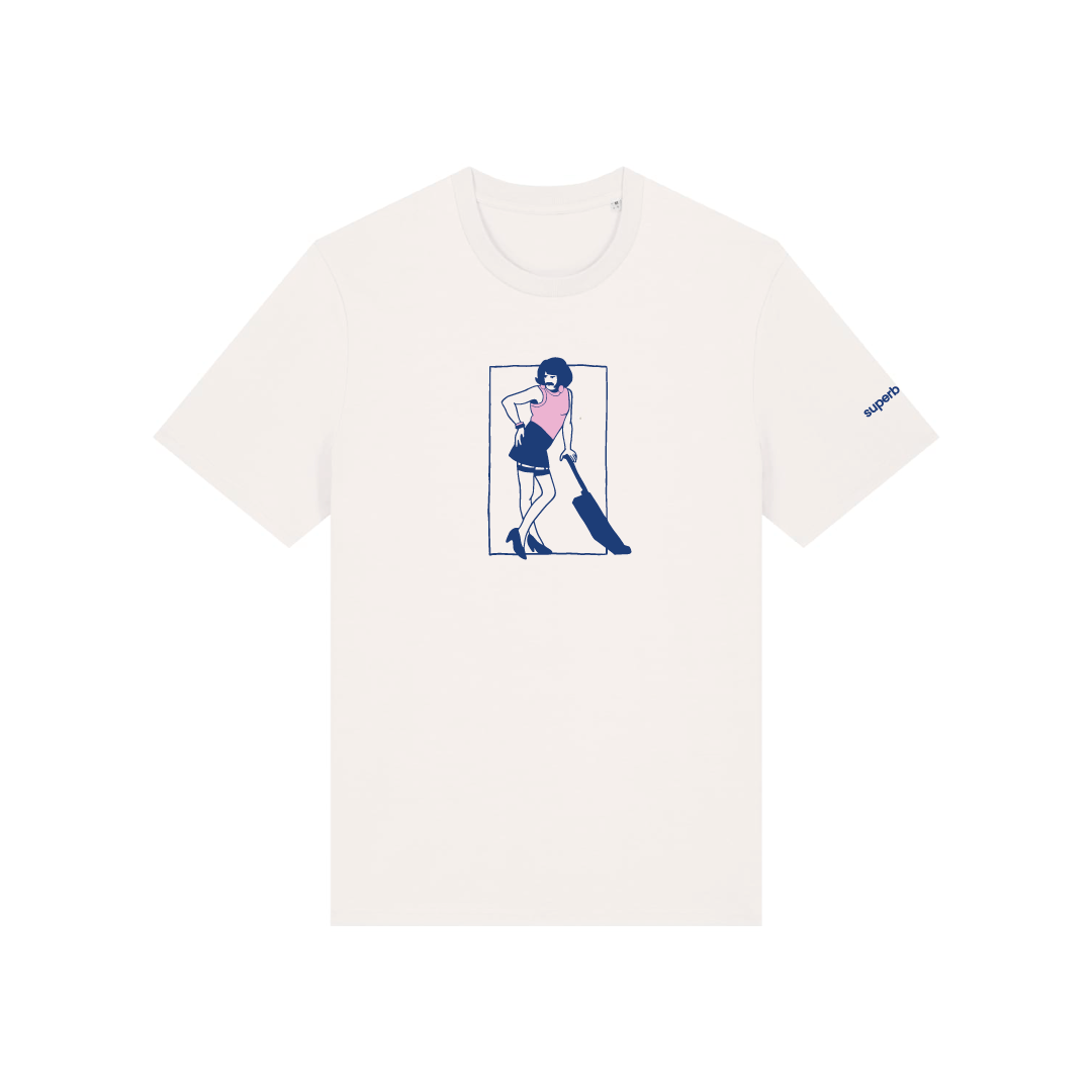Camiseta con ilustración de la escena del videoclip de I Want to Break Free de Queen en el que Freddie Mercury aparece disfrazado de mujer con una aspiradora.