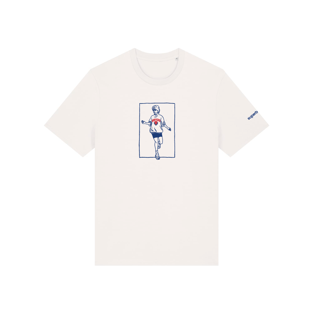 Camiseta blanca con ilustración azul y roja de Diana corriendo por Londres con la sudadera Harvard.