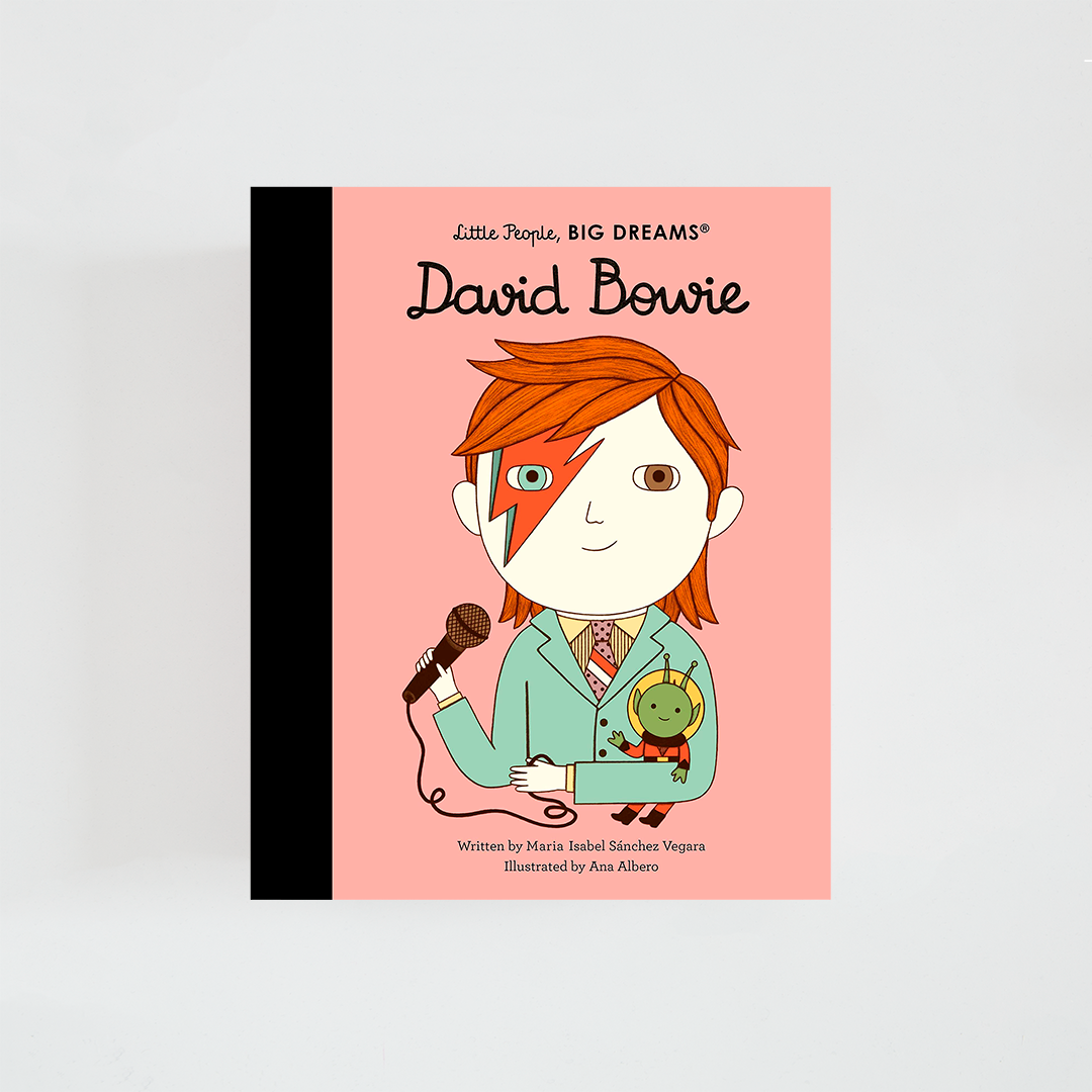 Portada del libro David Bowie de Maria Isabel Sánchez Vegara para la colección Little People, BIG DREAMS. Ilustración del músico británico con su característico rayo rojo y azul en el rostro, inspirado en su alter ego Ziggy Stardust. Fondo rosa y título destacado en la parte superior.
