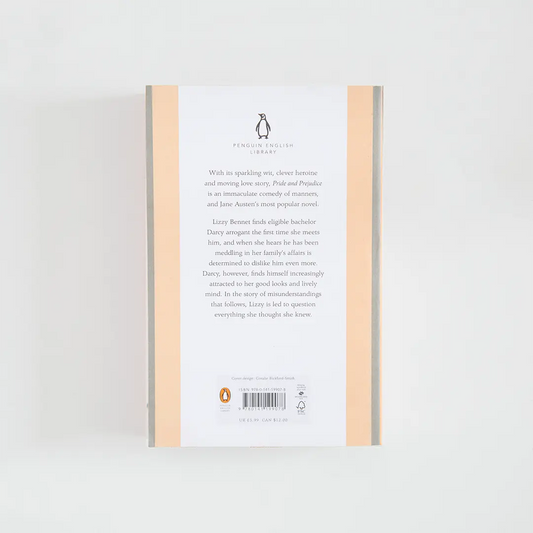 Trasera naranja y gris con sinopsis del libro en inglés Pride and Prejudice de Jane Austen de la colección Penguin English Library sobre fondo blanco.