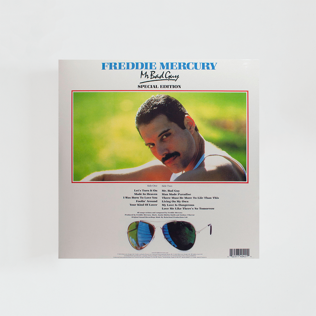 Contraportada del disco Mr Bad Guy de Freddie Mercury de color gris con fotografía de Freddie Mercury y listado de canciones.