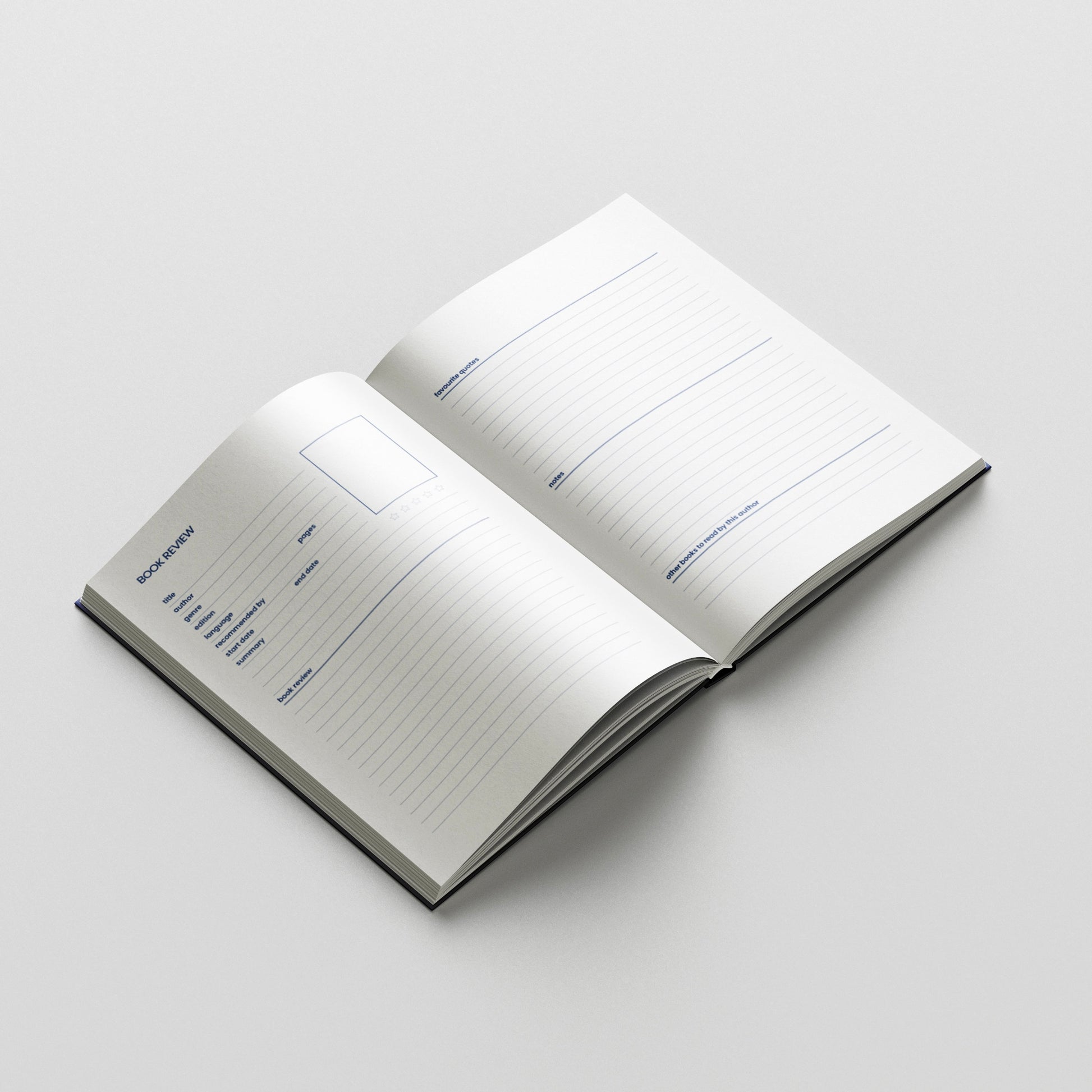 Reading Journal abierto en una ficha de reseña de libro, con espacios para datos de la lectura, citas favoritas y notas.