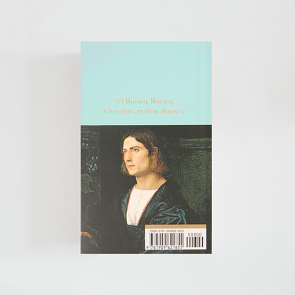 Trasera del libro Romeo and Juliet de William Shakespeare (The Collector's Library) de color celeste acompañada de imagen inspirada en la novela.