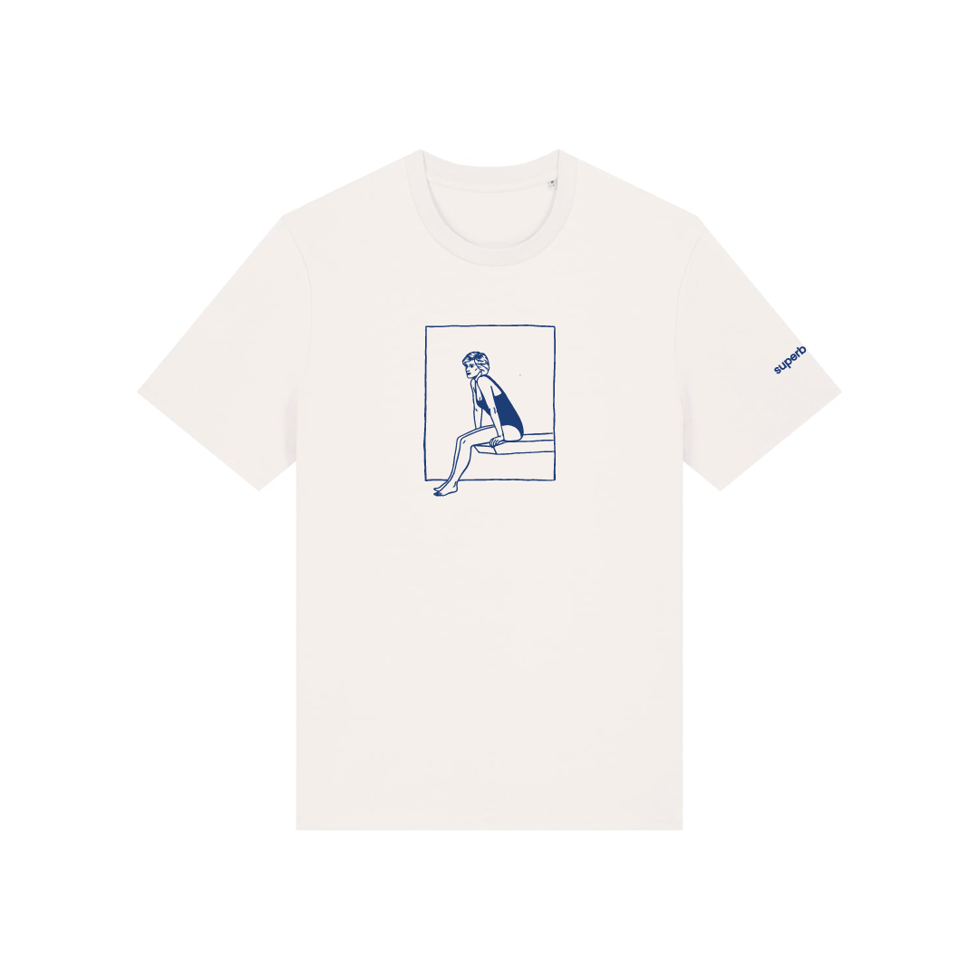 Camiseta blanca extendida con bordado en azul de la princesa Diana en el trampolín del flamante yate de Dodi Al-Fayed cuando navegaba por Cerdeña tan solo una semana antes de su muerte.