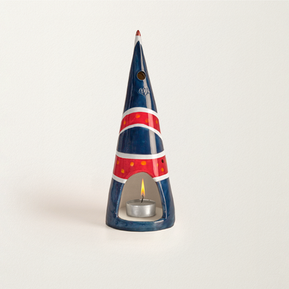 Trasera del capirote cerámico inspirado en el icónico vestido de la Union Jack que Geri Halliwell, integrante de las Spice Girls, lució en los Brit Awards de 1997. Incluye vela encendida.