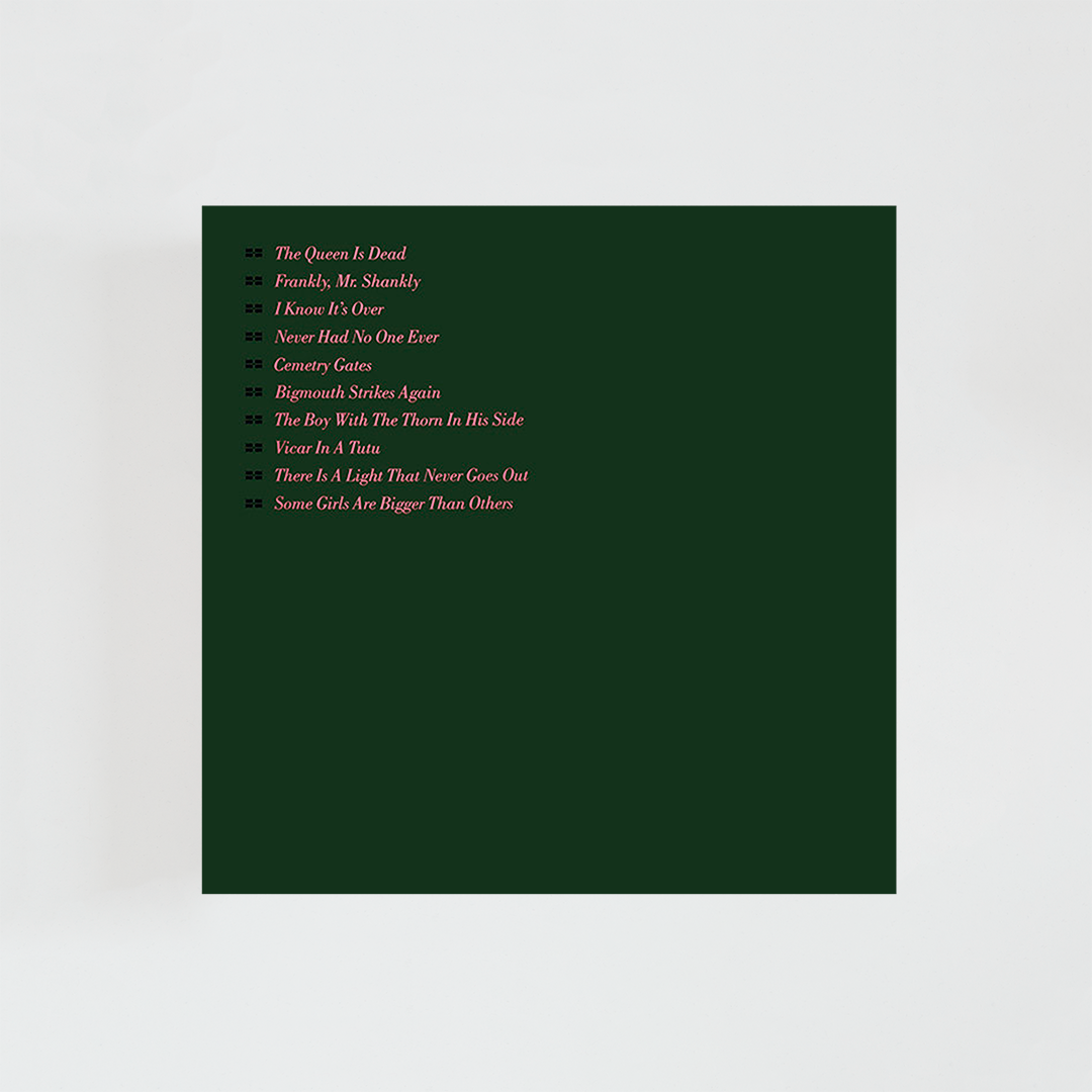 Contraportada del vinilo The Queen Is Dead de The Smiths, mostrando el listado de canciones y créditos del álbum clásico de indie rock británico de 1986.