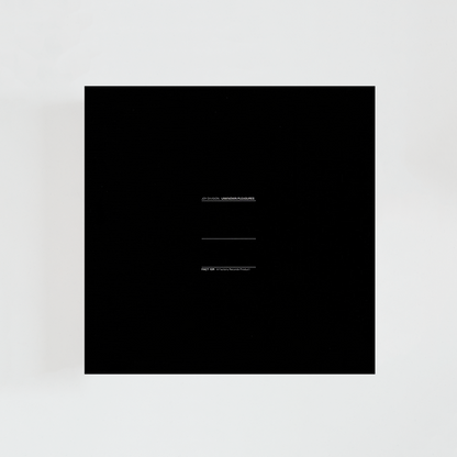 Contraportada del vinilo Unknown Pleasures de Joy Division, mostrando el listado de canciones del álbum influyente de post-punk británico de 1979 y créditos de la banda.