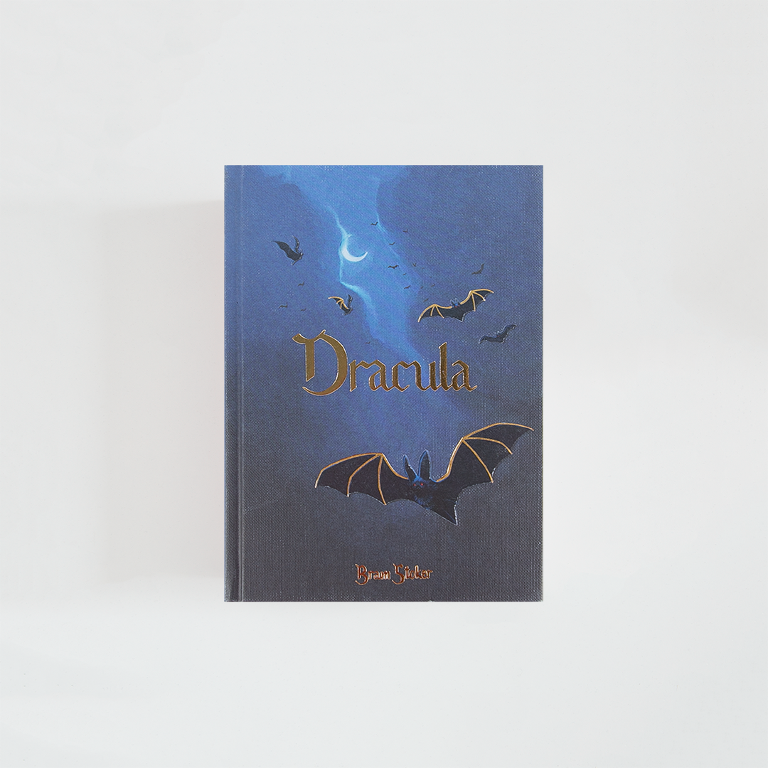 Portada de Dracula de Bram Stoker, edición Wordsworth Collector’s Edition en tonos azul oscuro, con murciélagos, luna creciente y el título en dorado.