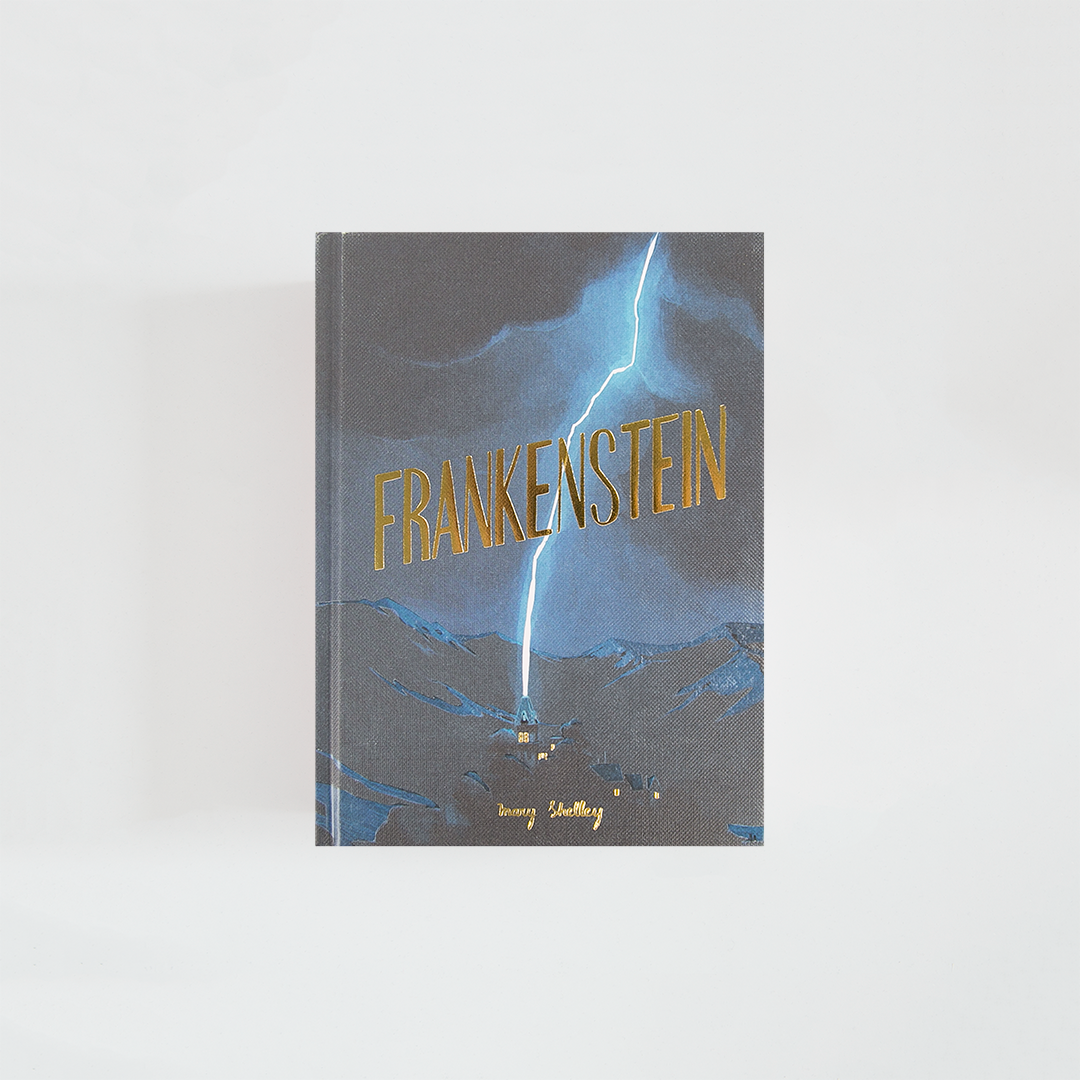 Portada de Frankenstein de Mary Shelley, edición Wordsworth Collector’s Edition en azul y gris, con un relámpago iluminando un paisaje montañoso y una casa en la distancia.