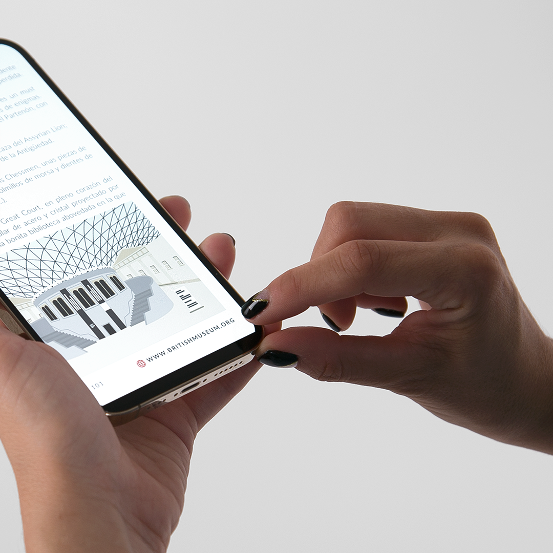 Chica señalando en el móvil la página del British Museum de la guía digital de Londres Passport to London de Superbritánico.