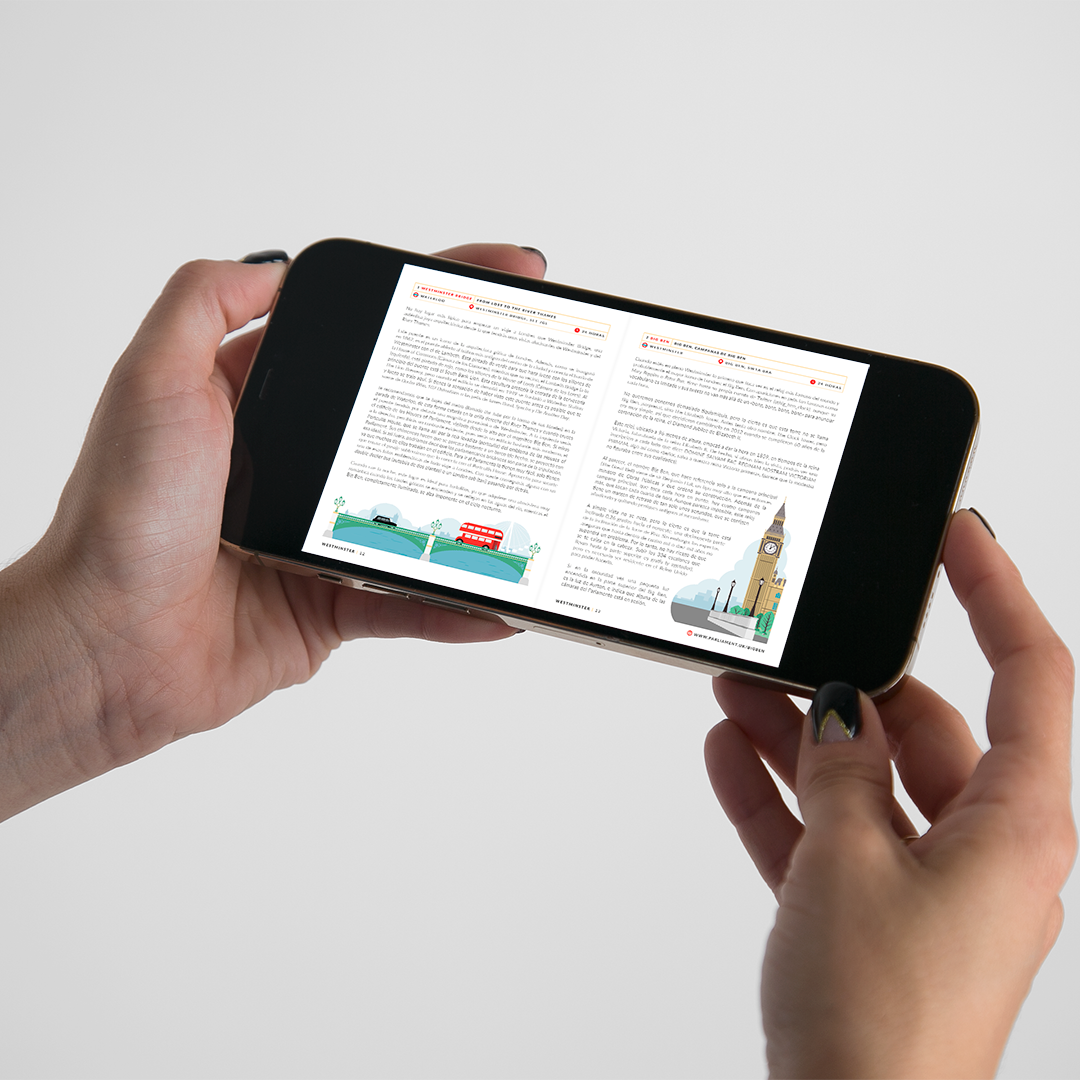 Chica mostrando en el móvil la página de los dos primeros monumentos de la guía digital de Londres Passport to London de Superbritánico.