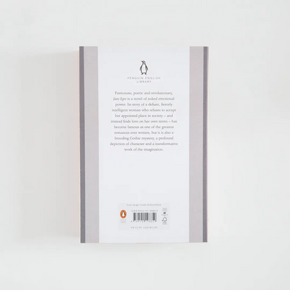 Trasera gris y roja con sinopsis del libro en inglés Jane Eyre de Charlotte Brontë de la colección Penguin English Library sobre fondo blanco.
