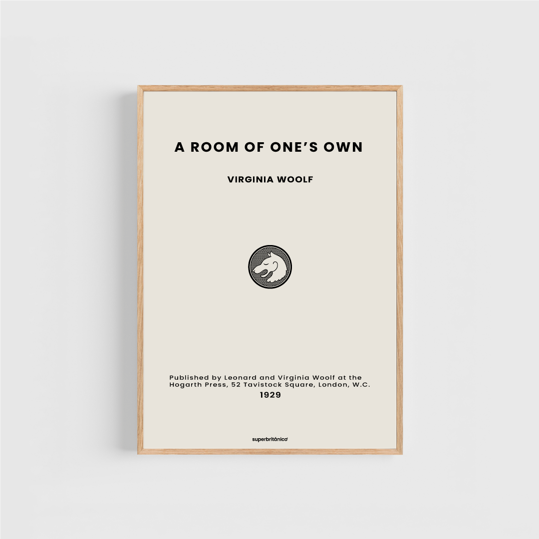 Lámina inspirada en la primera edición de A Room of One's Own, de Virginia Woolf. Es de color beige con título, ilustración y detalles en negro.