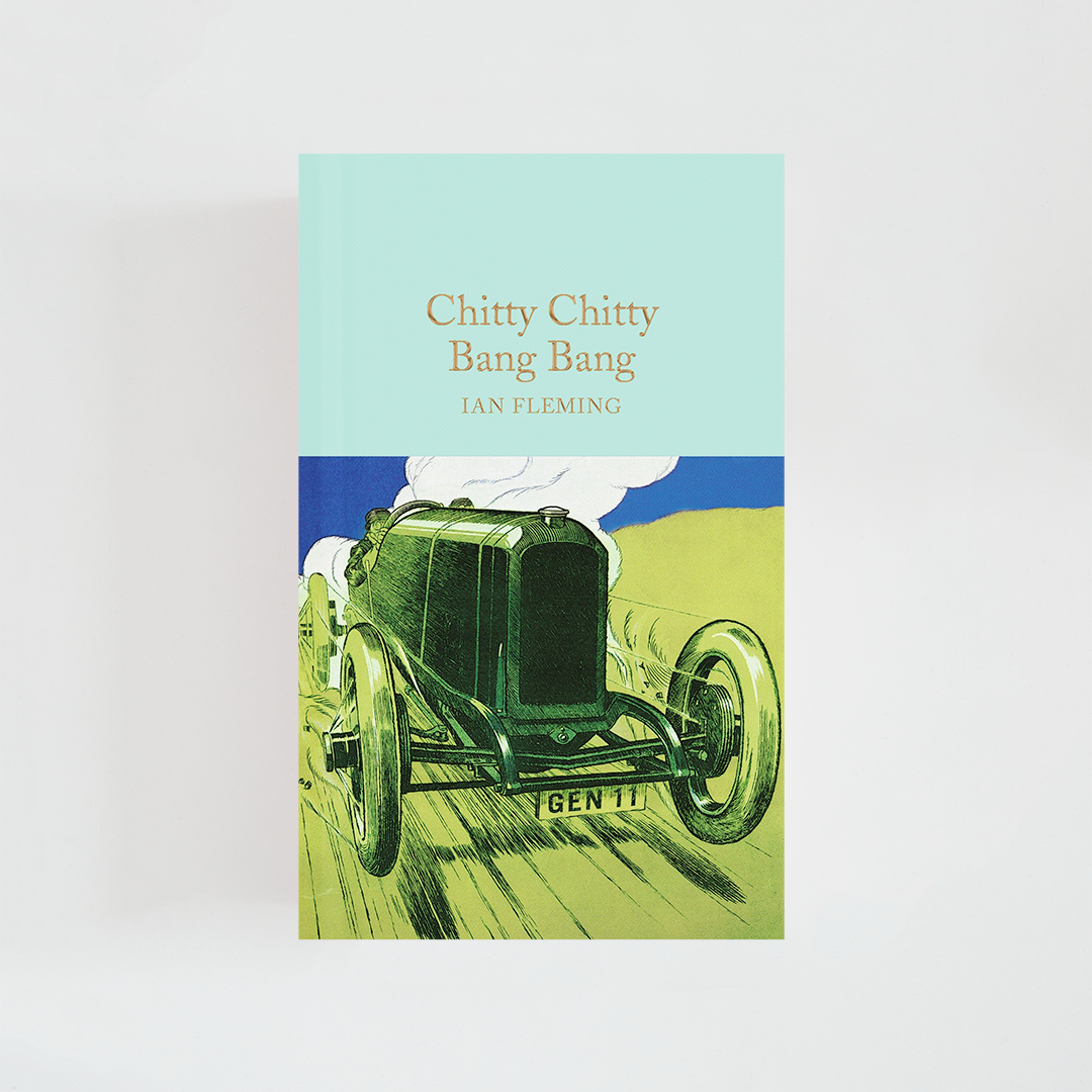 Portada del libro Chitty Chitty Bang Bang de Ian Fleming (The Collector's Library) de color celeste acompañada de imagen inspirada en la novela.