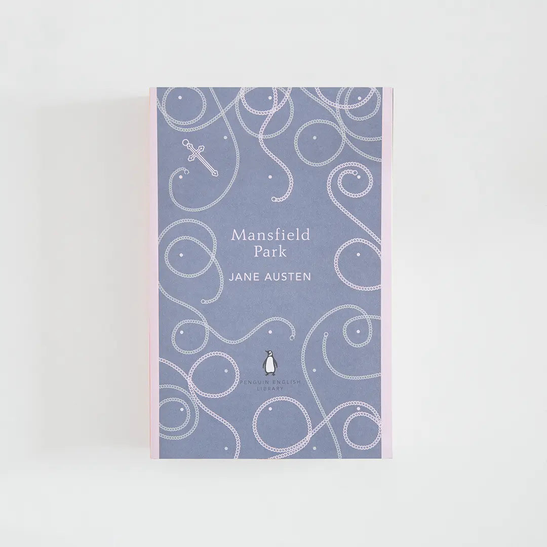 Portada azul y gris del libro en inglés Mansfield Park de Jane Austen de la colección Penguin English Library sobre fondo blanco.

