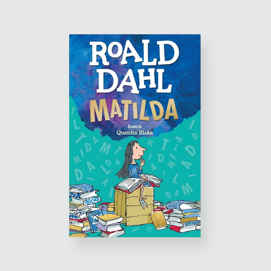 Portada del libro Matilda de colores azules con ilustración de Matilda sentada junto a muchos libros.