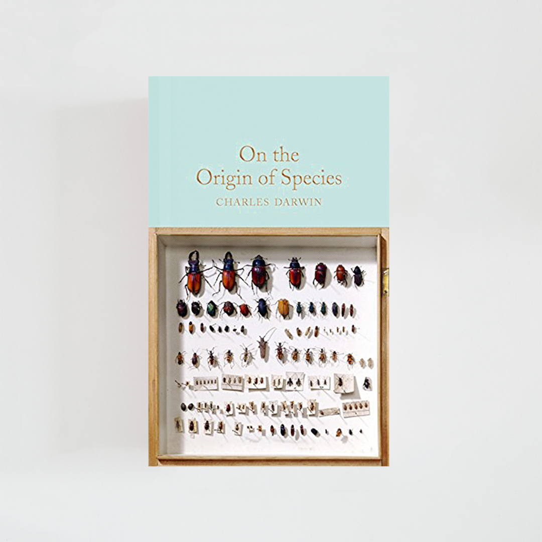 Portada del libro On the Origin of Species de Charles Darwin (The Collector's Library) de color celeste acompañada de imagen inspirada en la novela.