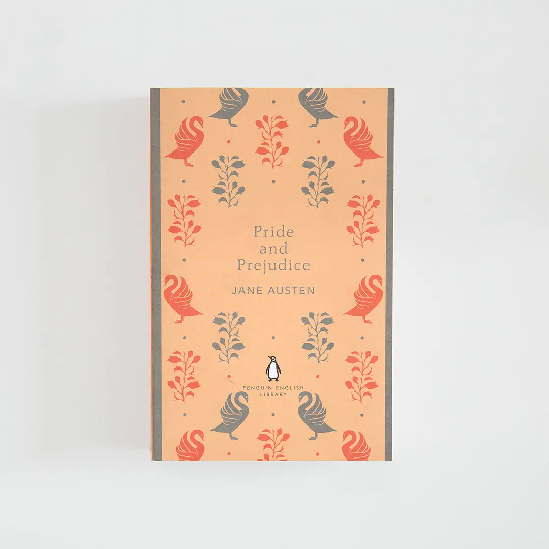 Portada naranja y gris del libro en inglés Pride and Prejudice de Jane Austen de la colección Penguin English Library sobre fondo blanco.
