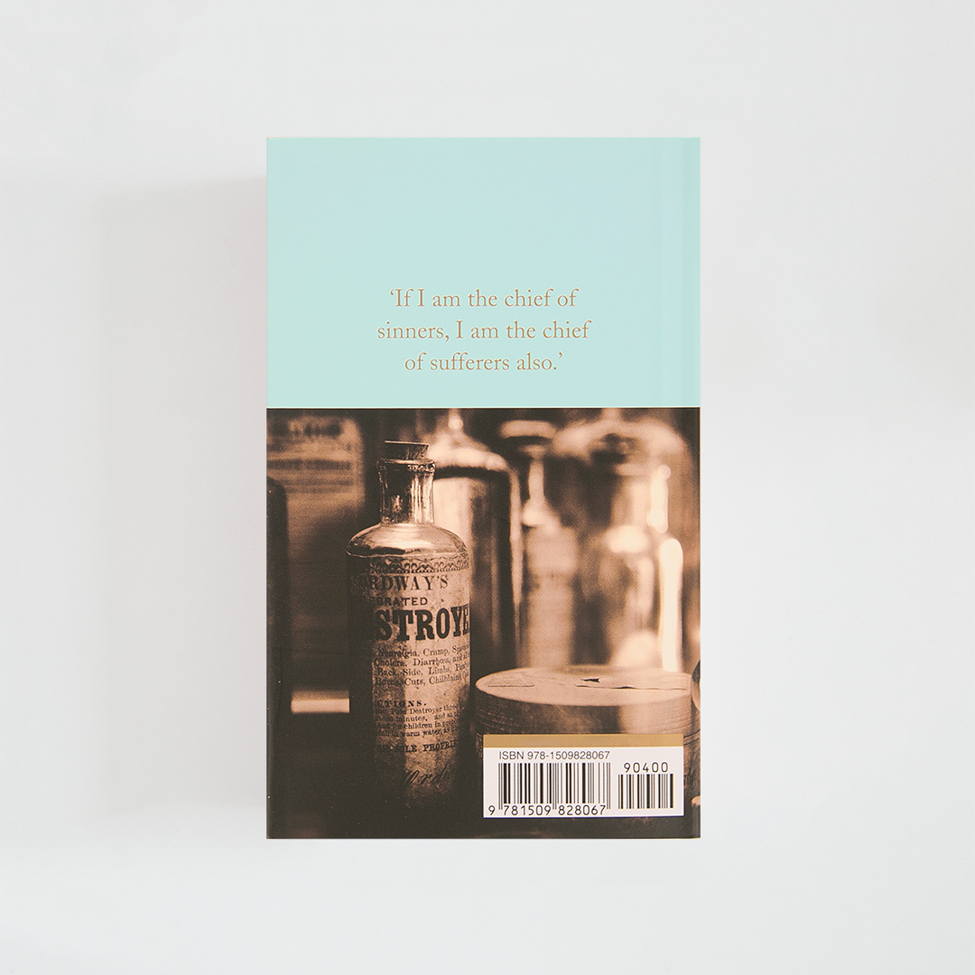 Trasera del libro The Strange Case of Dr Jekyll and Mr Hyde and other stories de Robert Louis Stevenson (The Collector's Library) de color celeste acompañada de fotografía inspirada en la novela.
