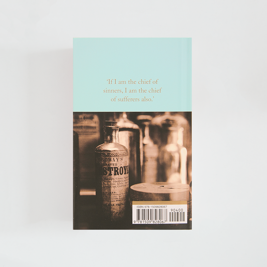 Trasera del libro The Strange Case of Dr Jekyll and Mr Hyde and other stories de Robert Louis Stevenson (The Collector's Library) de color celeste acompañada de fotografía inspirada en la novela.
