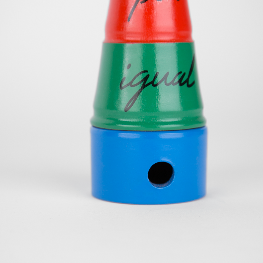 Detalle inferior del incensario inspirado en el cartel del orgullo Tos por igual realizado por Superbritánico para el Ayuntamiento de Sevilla.