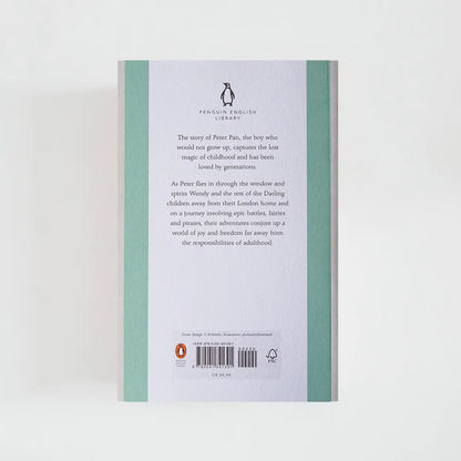 Trasera azul y verde con sinopsis del libro en inglés Peter Pan de J.M. Barrie de la colección Penguin English Library sobre fondo blanco.
