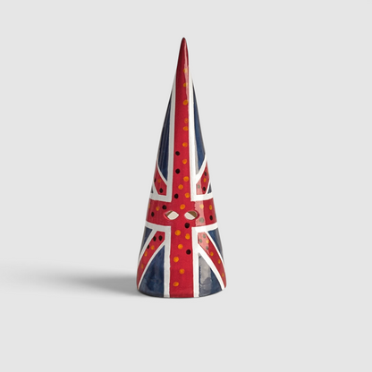 Capirote cerámico inspirado en el icónico vestido de la Union Jack que Geri Halliwell, integrante de las Spice Girls, lució en los Brit Awards de 1997.