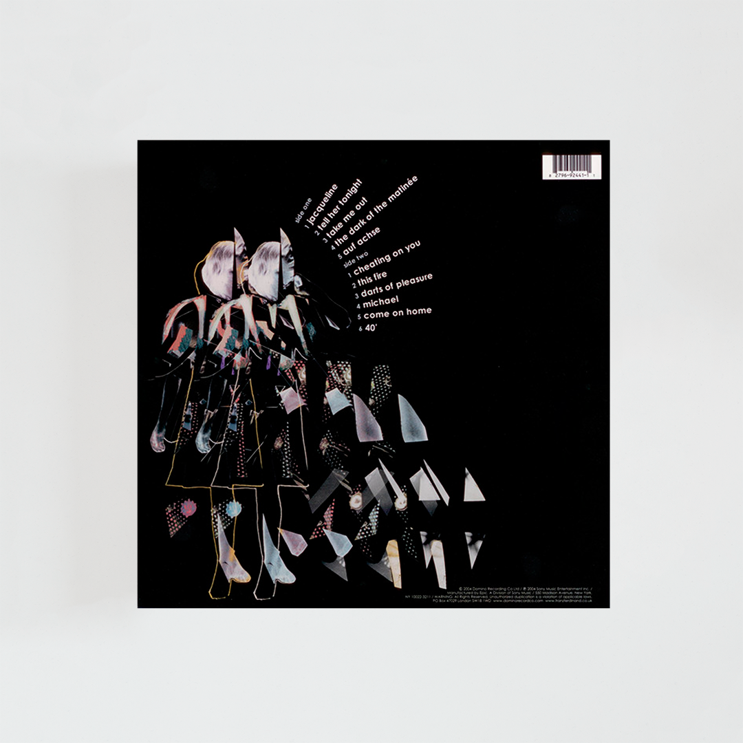 Contraportada del álbum “Franz Ferdinand” con fondo negro, texto en blanco con el listado de canciones, créditos de producción y la tipografía característica de la banda.