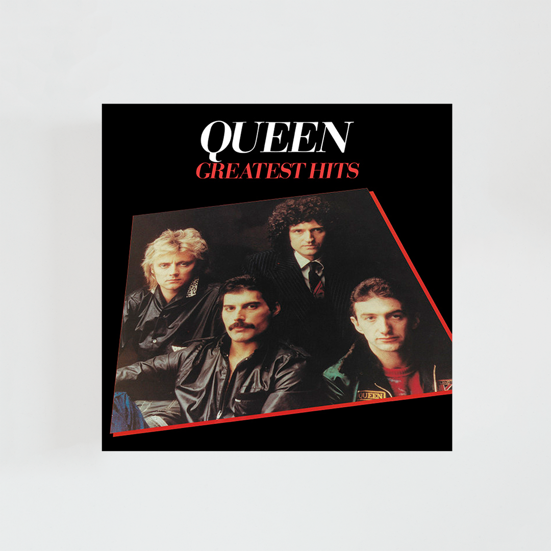 Portada del vinilo Greatest Hits de Queen, con el logo de la banda sobre un fondo negro, recopilación de sus éxitos más conocidos, álbum de rock británico de 1981.