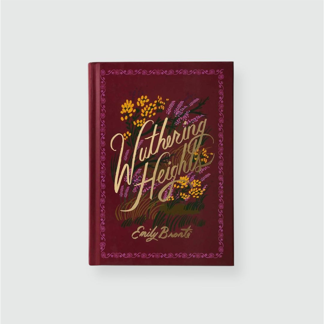 Portada del libro Wuthering Heights de color burdeos con ilustraciones de ornamentación clásica.