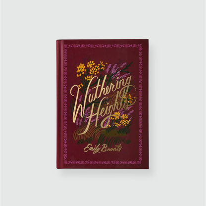 Portada del libro Wuthering Heights de color burdeos con ilustraciones de ornamentación clásica.