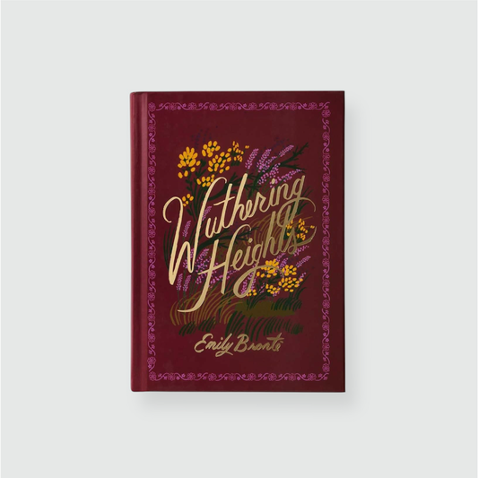 Portada del libro Wuthering Heights de color burdeos con ilustraciones de ornamentación clásica.